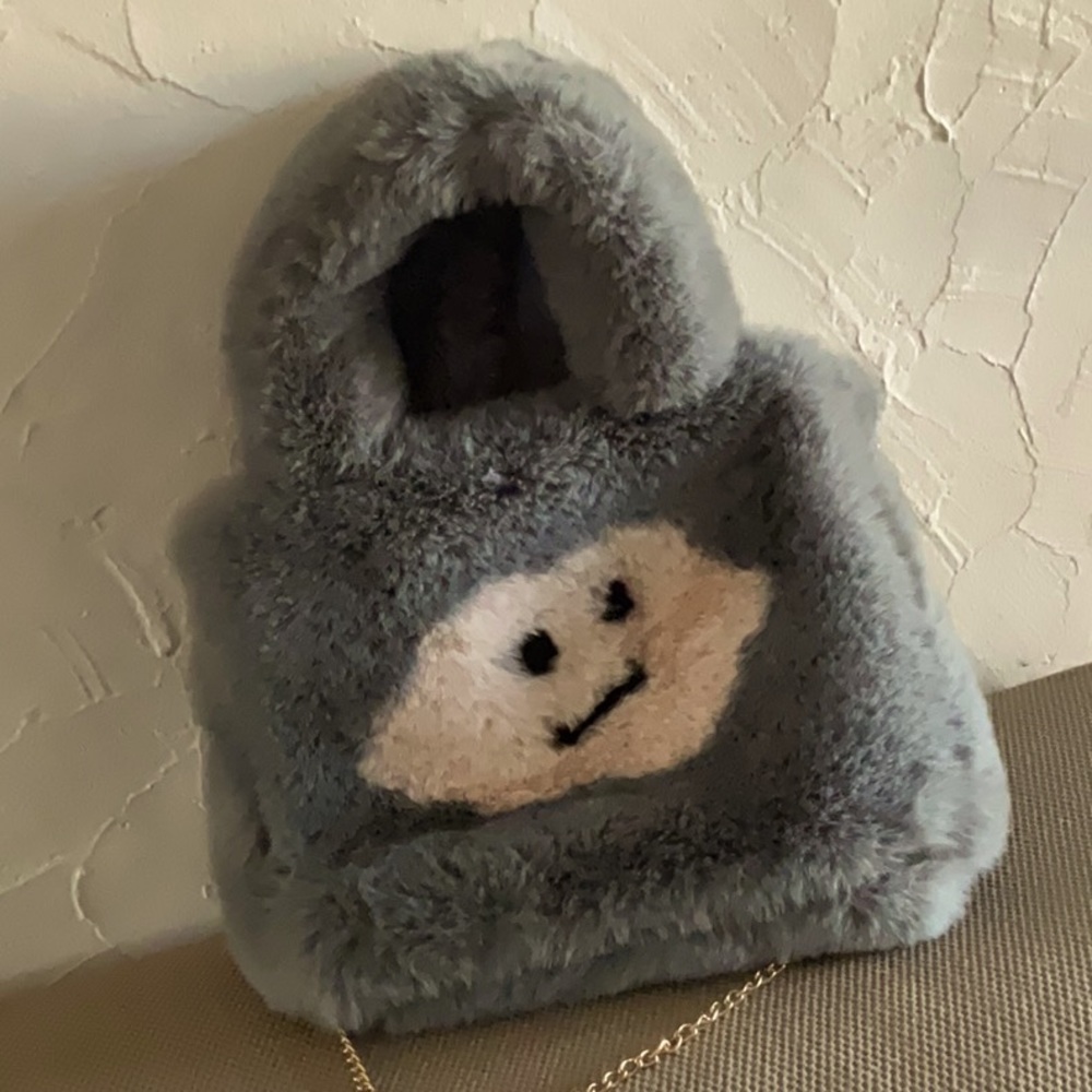 Fluffy cute purse outside*gray inside *gray